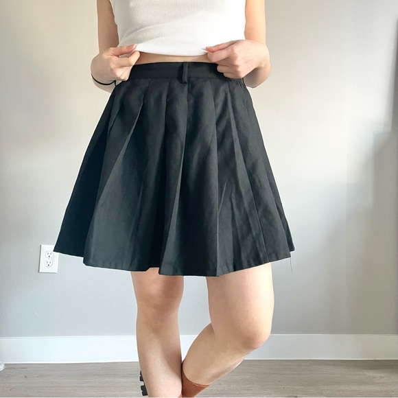 Cotton Black Pleat Skirt - Picture 2 of 6